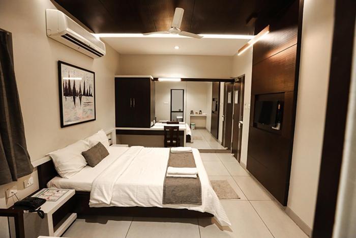 Отель Sree Sakthi Residency Канчипурам Экстерьер фото