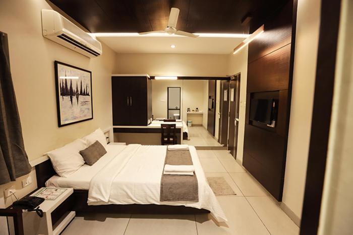 Отель Sree Sakthi Residency Канчипурам Экстерьер фото