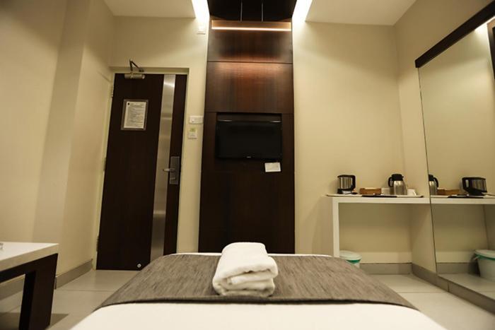 Отель Sree Sakthi Residency Канчипурам Экстерьер фото
